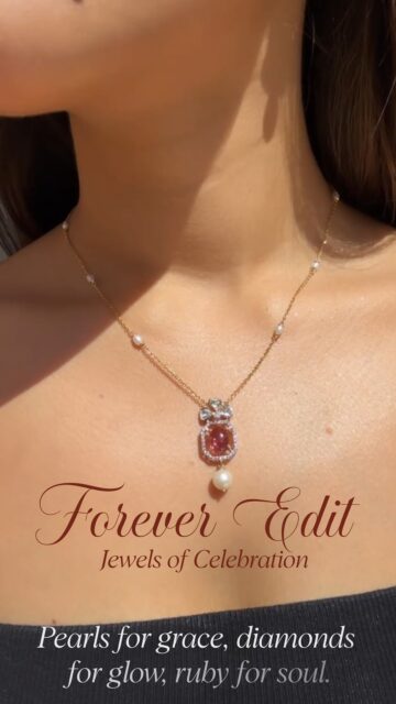 Soft pearls meet radiant diamonds and a touch of ruby brilliance in this everyday essential.
Effortless, graceful, and forever stylish—just like you.
Forever Edit by Mavitrra.

#ForeverEditByMavitrra #JewelsOfCelebration #Mavitrra #PearlJewellery #RubyAndDiamond #GoldPendant #EverydayElegance #TimelessLuxury #PearlChain #MinimalLuxury #FineJewellery #ElegantStyle #DailyLuxury #SubtleSparkle #ModernClassic #ForeverShine #MavitrraMoments #LuxuryJewels #ClassicElegance #WearYourShine