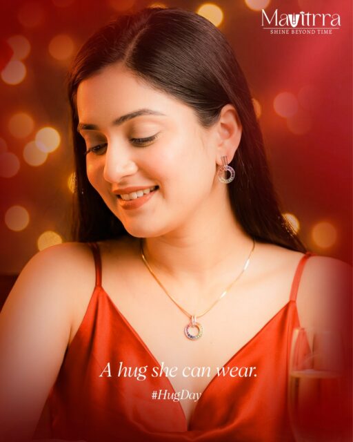 A gentle embrace, captured in brilliance.
#HugDay #Mavitrra #MavitrraValentine #ShineBeyondTime #ValentinesWeek #LuxuryJewellery #FineJewellery #DiamondLove #GiftHerBrilliance #TimelessElegance #ForeverSparkle #LoveInEveryDetail #JewelleryGifting #ValentinesGifting